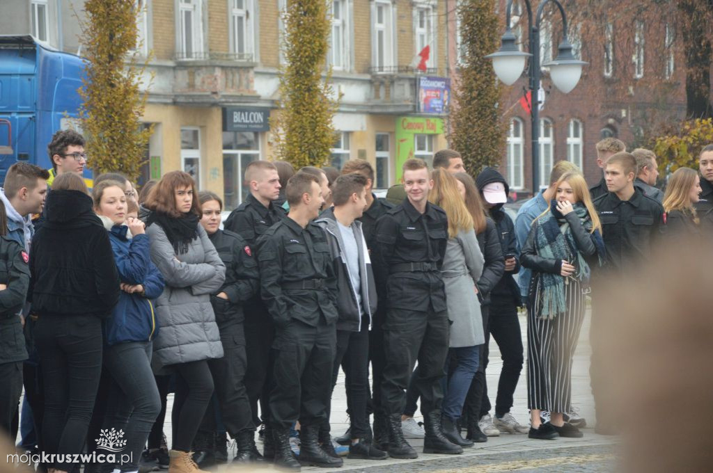 Wspólne śpiewanie Hymnu na Rynku