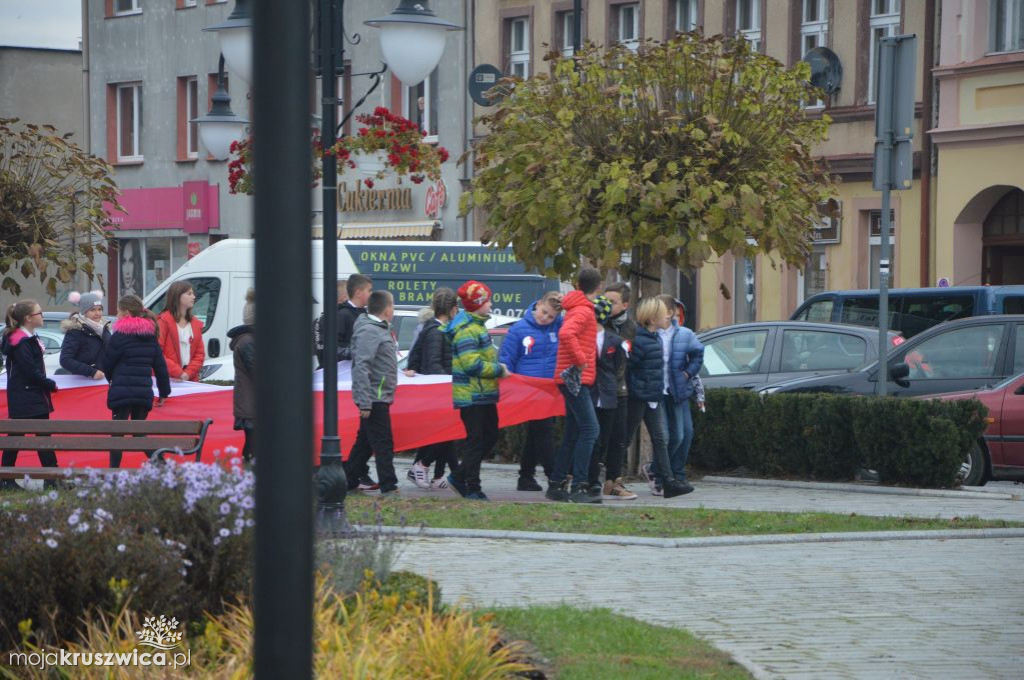 Wspólne śpiewanie Hymnu na Rynku