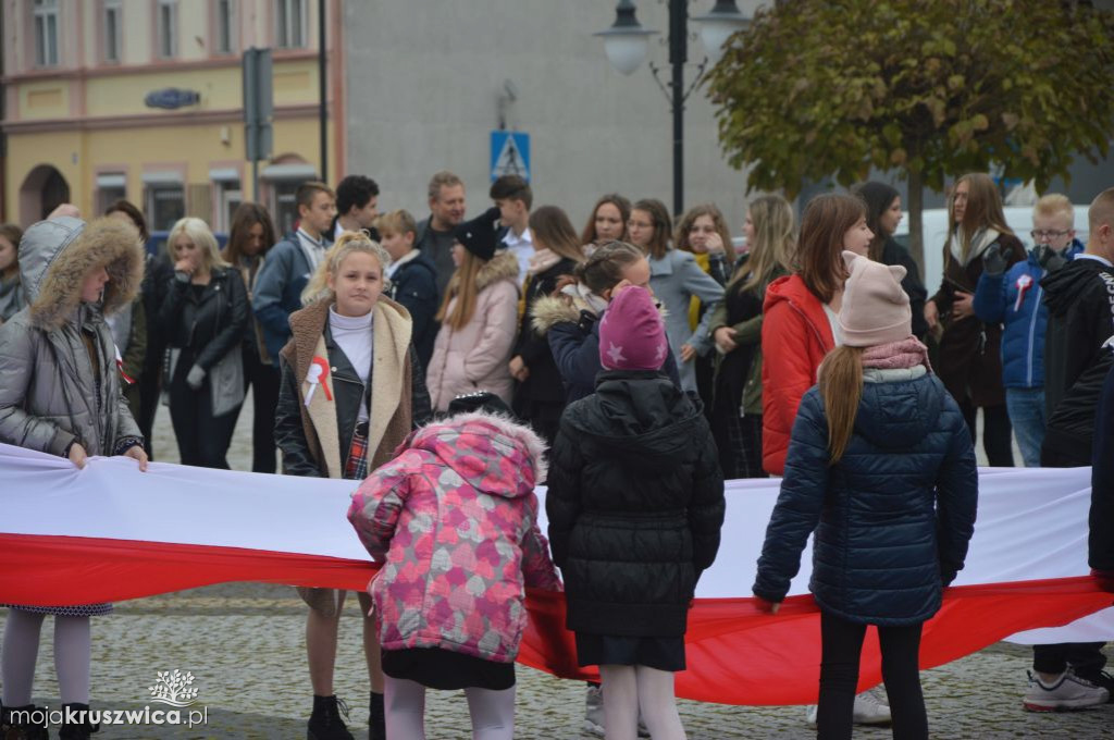 Wspólne śpiewanie Hymnu na Rynku