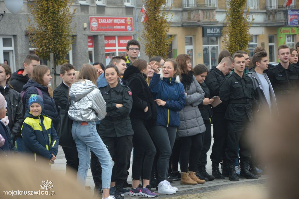 Wspólne śpiewanie Hymnu na Rynku