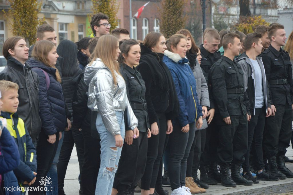 Wspólne śpiewanie Hymnu na Rynku