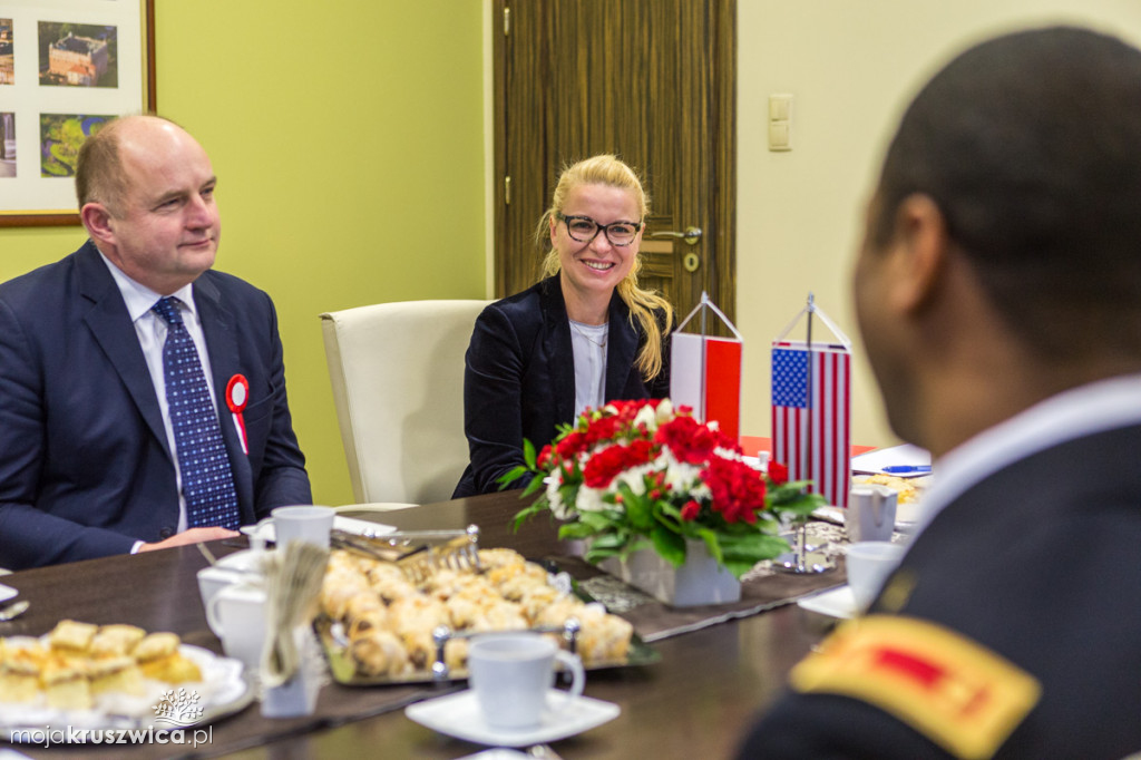 Nowa zmiana żołnierzy USA