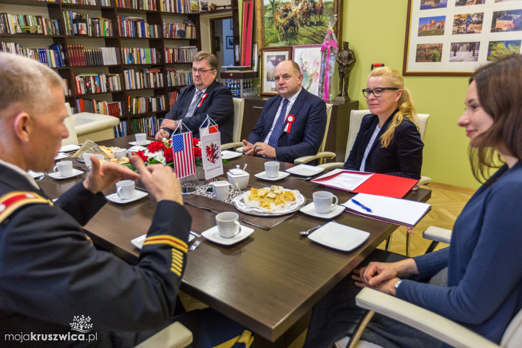 Nowa zmiana żołnierzy USA