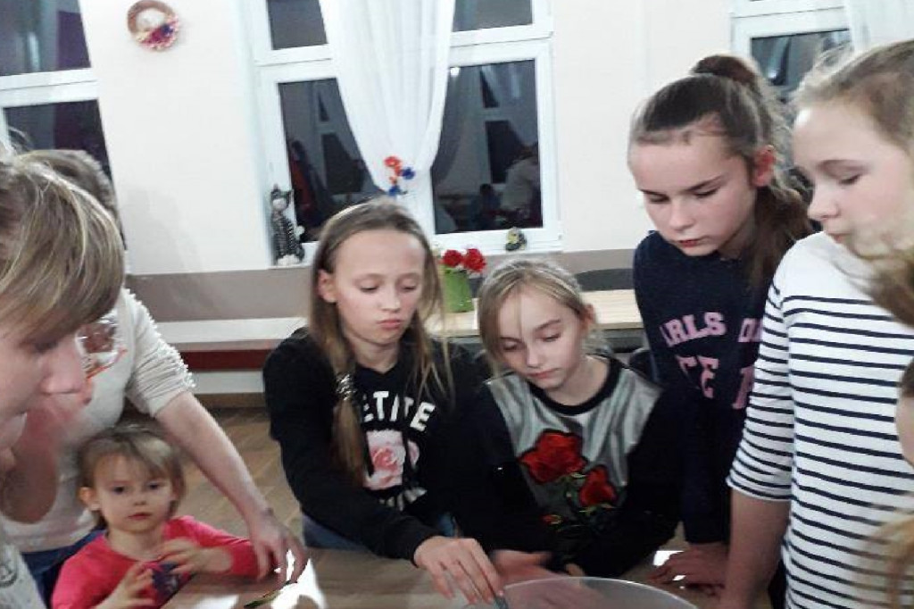 Piekli pierniki w Świetlicy w Chełmcach