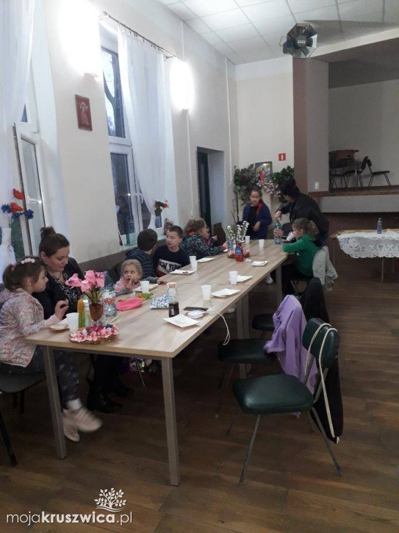 Piekli pierniki w Świetlicy w Chełmcach