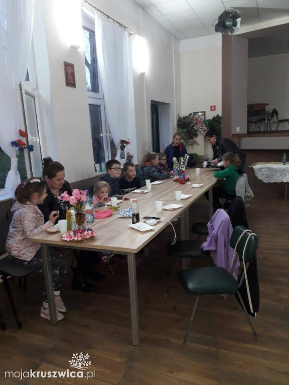 Piekli pierniki w Świetlicy w Chełmcach