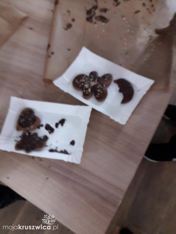 Piekli pierniki w Świetlicy w Chełmcach