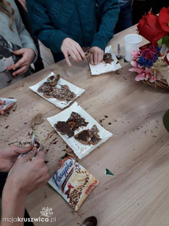 Piekli pierniki w Świetlicy w Chełmcach