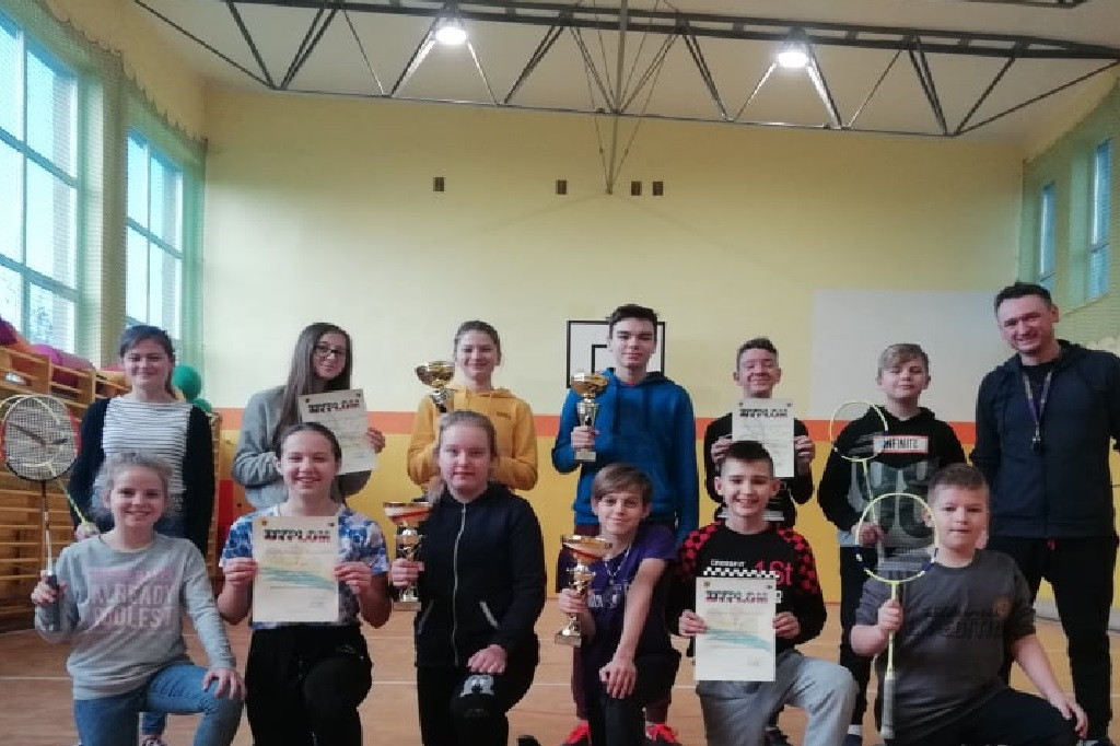 Uczniowie z czterema złotymi medalami