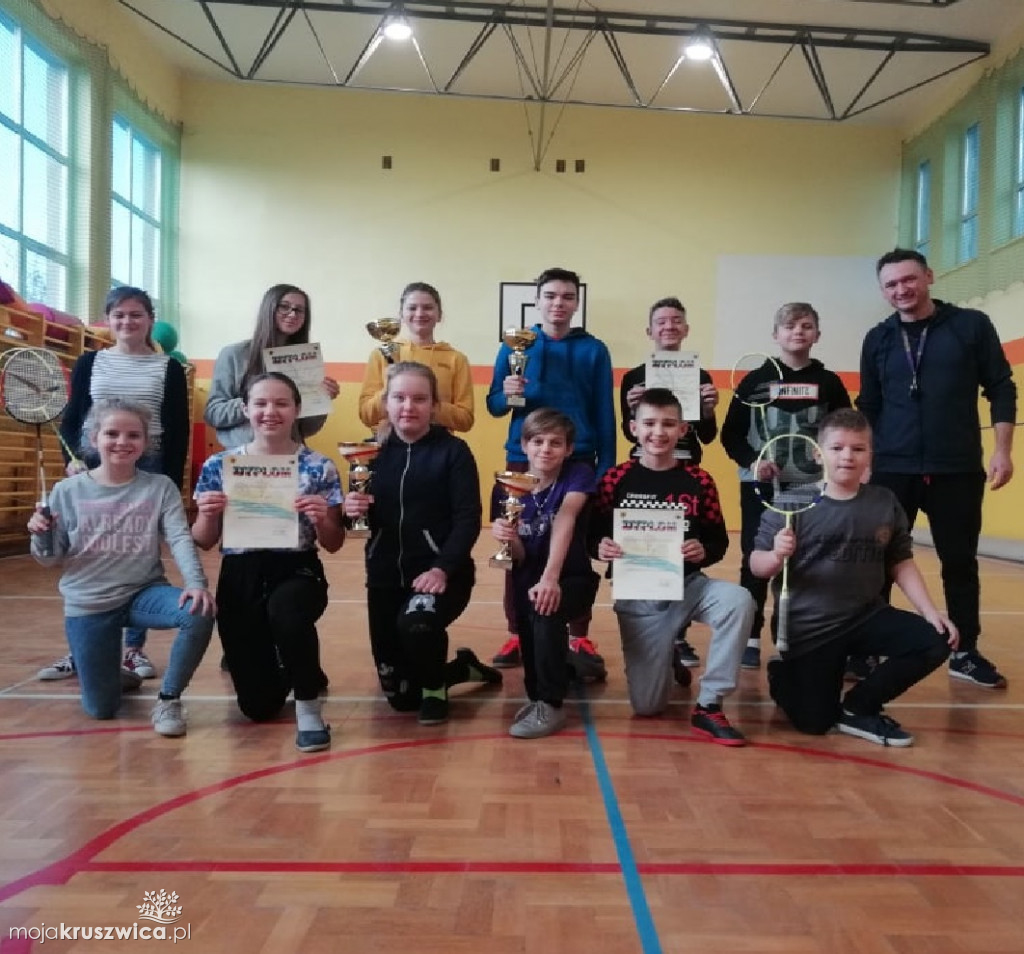 Uczniowie z czterema złotymi medalami