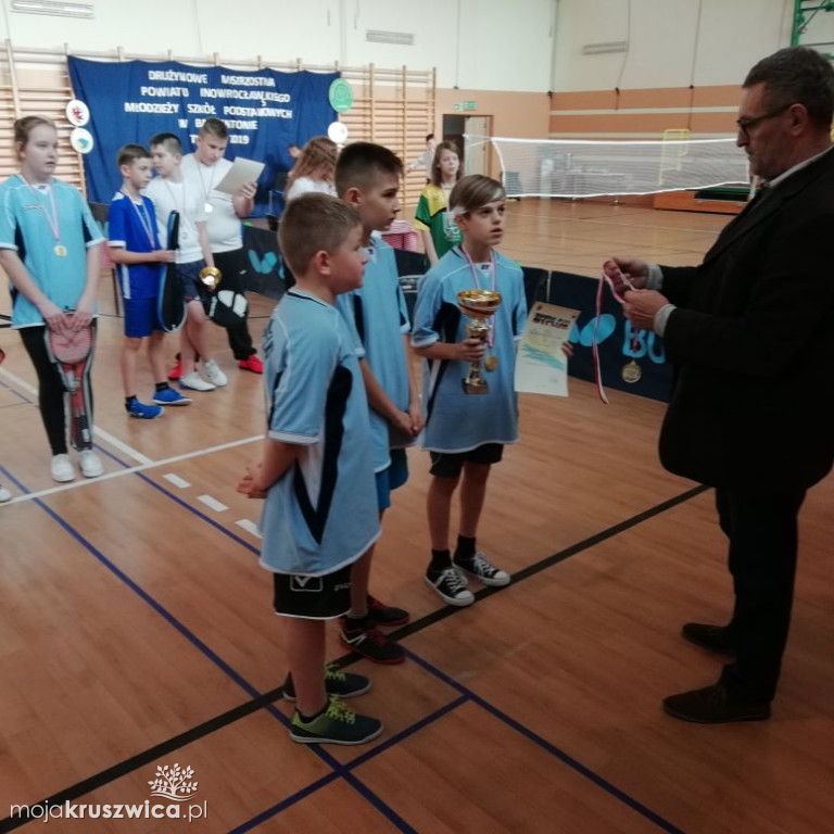 Uczniowie z czterema złotymi medalami