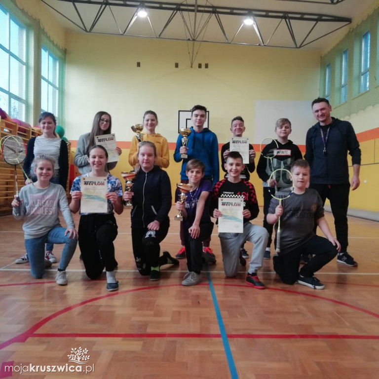 Uczniowie z czterema złotymi medalami