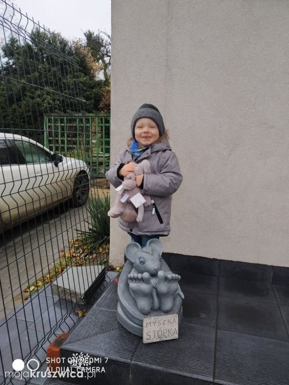 Mały Olek zauroczył się myszką stópką