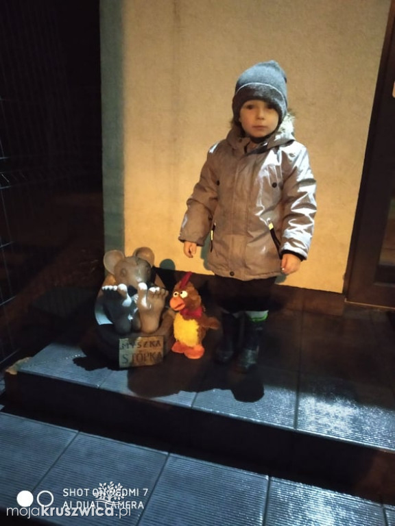 Mały Olek zauroczył się myszką stópką