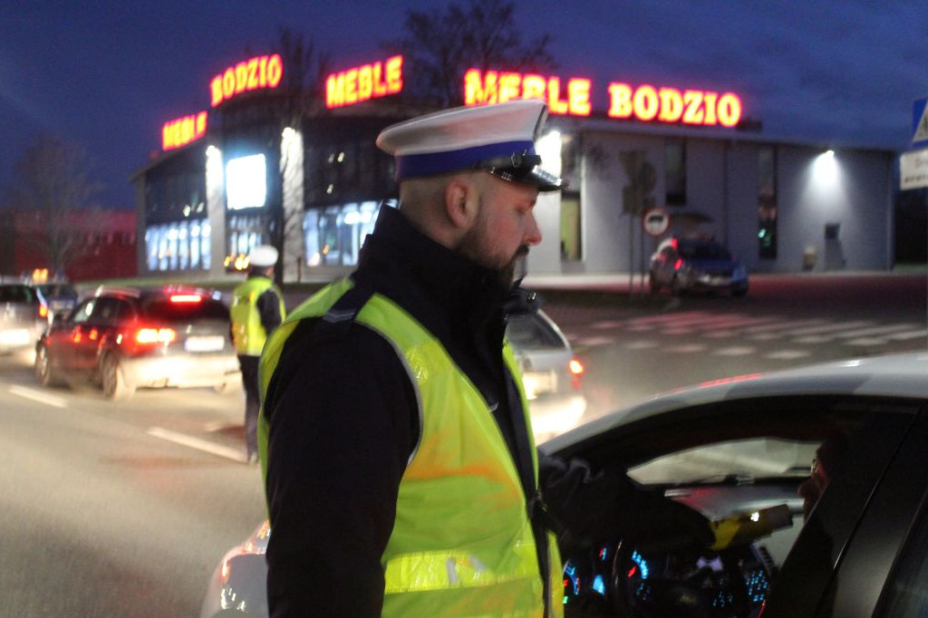 Skontrolowano kierujących na drogach