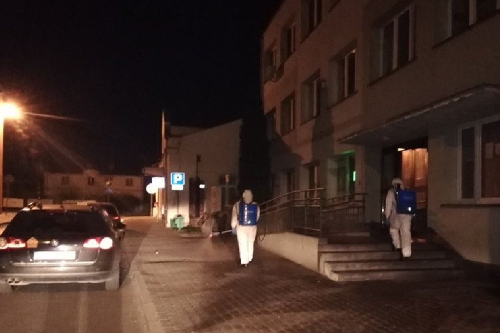 Dezynfekują miasto w godzinach nocnych [ZDJĘCIA]