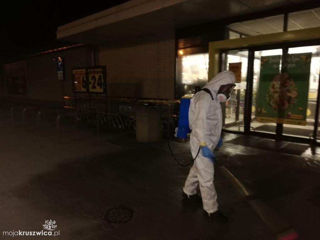 Dezynfekują miasto w godzinach nocnych [ZDJĘCIA]
