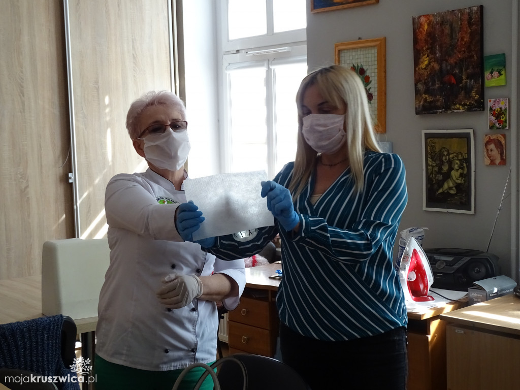 Szyją maseczki dla dobrej sprawy