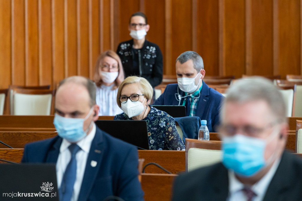  Marszałek z votum zaufania. Zarząd województwa otrzymał absolutorium [ZDJĘCIA]