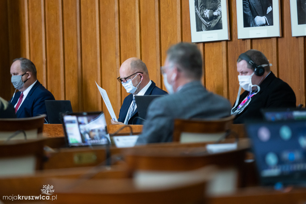  Marszałek z votum zaufania. Zarząd województwa otrzymał absolutorium [ZDJĘCIA]