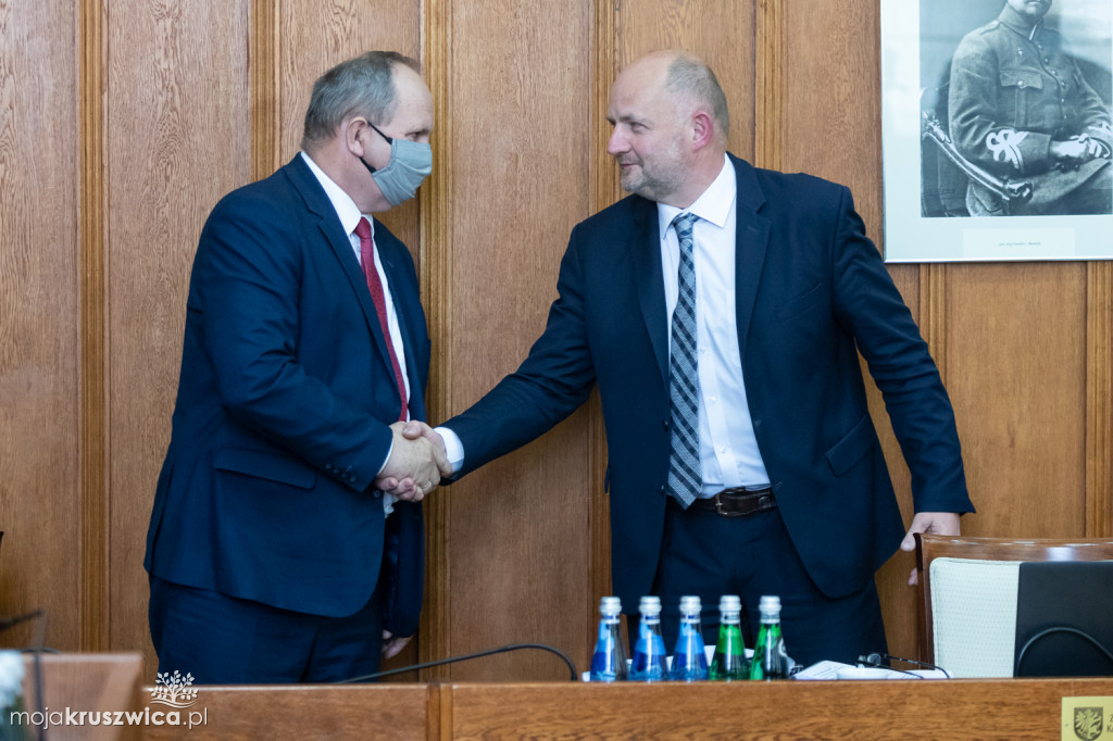  Marszałek z votum zaufania. Zarząd województwa otrzymał absolutorium [ZDJĘCIA]