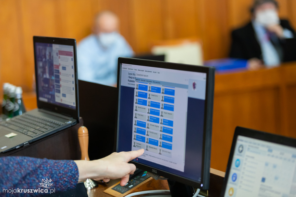  Marszałek z votum zaufania. Zarząd województwa otrzymał absolutorium [ZDJĘCIA]