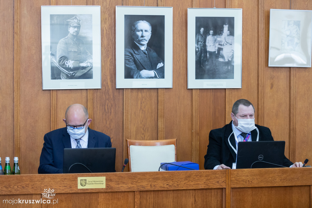  Marszałek z votum zaufania. Zarząd województwa otrzymał absolutorium [ZDJĘCIA]