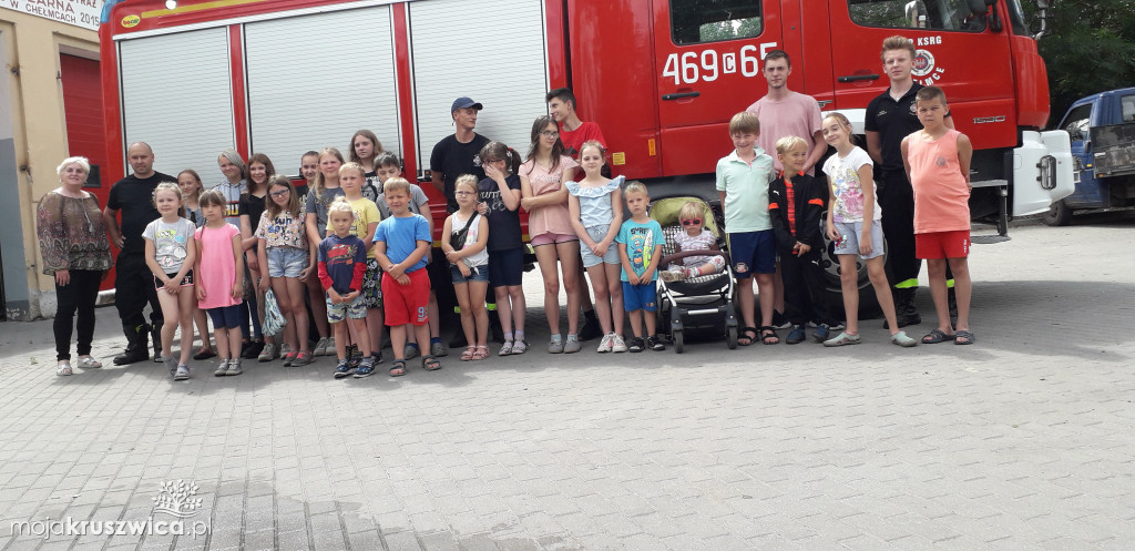 Chełmce Uczniowie spotkali się z druhami miejscowej ochotniczej straży pożarnej