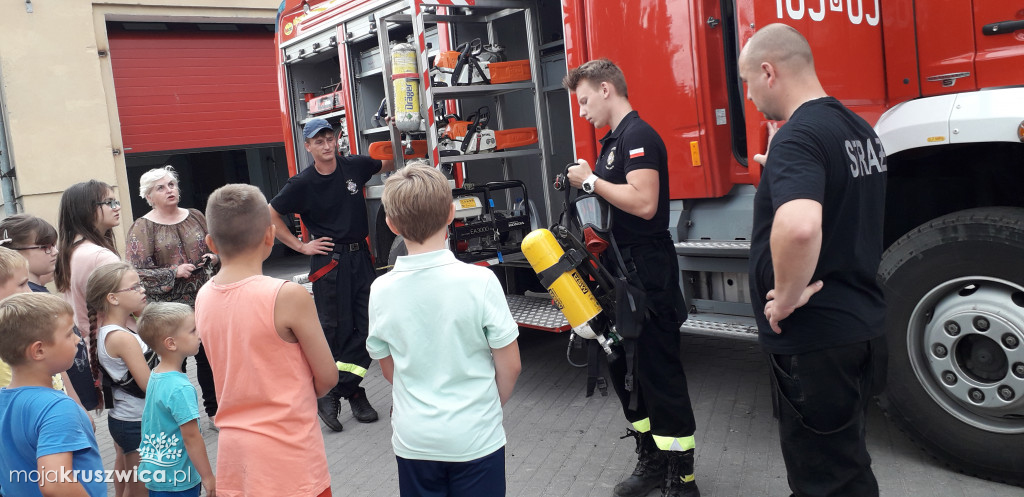 Chełmce Uczniowie spotkali się z druhami miejscowej ochotniczej straży pożarnej