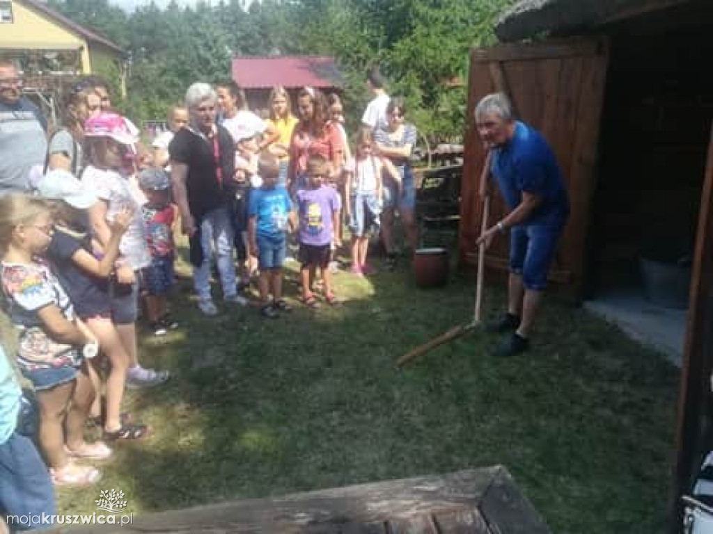 Dzieci z Chełmc odwiedziły gospodarstwo agroturystyczne w miejscowości Przewóz [ZDJĘCIA]