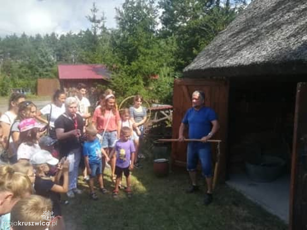 Dzieci z Chełmc odwiedziły gospodarstwo agroturystyczne w miejscowości Przewóz [ZDJĘCIA]