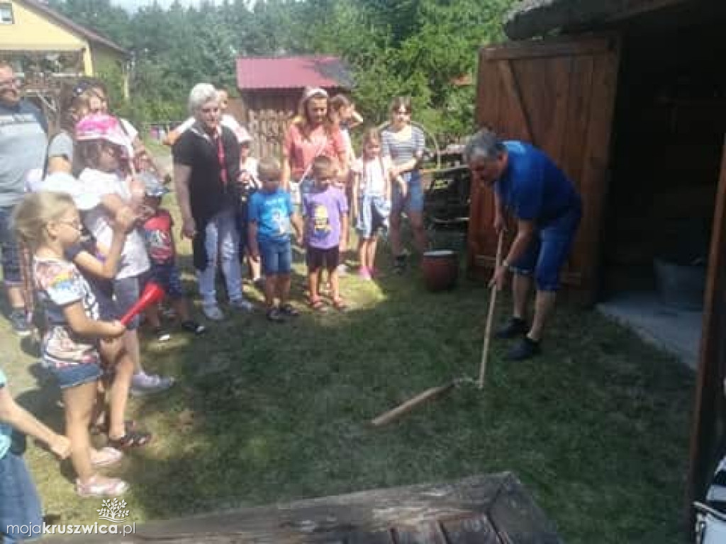 Dzieci z Chełmc odwiedziły gospodarstwo agroturystyczne w miejscowości Przewóz [ZDJĘCIA]