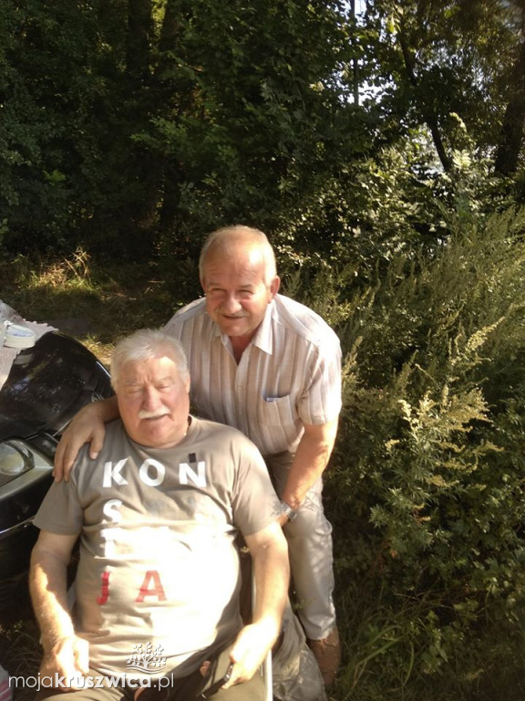 Tak Lech Wałęsa wypoczywa w Kruszwicy. Były prezydent udał się na ryby [ZDJĘCIA]