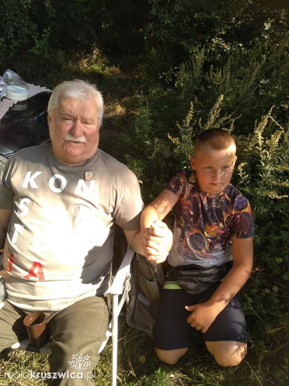 Tak Lech Wałęsa wypoczywa w Kruszwicy. Były prezydent udał się na ryby [ZDJĘCIA]