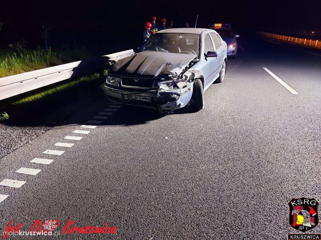 Samochód osobowy rozbił się na inowrocławskiej obwodnicy. Są zdjęcia 