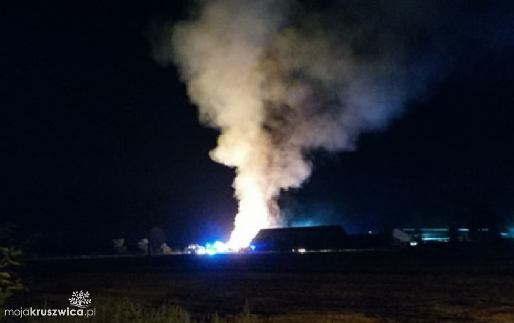 Okolice Giżewa: Ogromny pożar. Zagrożone mogą być budynki gospodarcze? [FOTO]