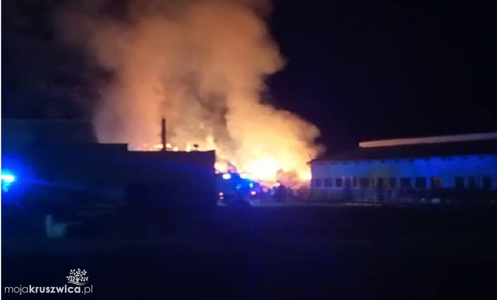 Okolice Giżewa: Ogromny pożar. Zagrożone mogą być budynki gospodarcze? [FOTO]