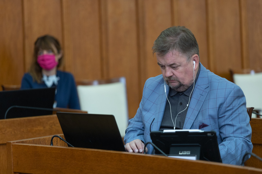 Sejmik województwa obradował w trybie hybrydowym. O czym dyskutowali radni? [ZDJĘCIA]