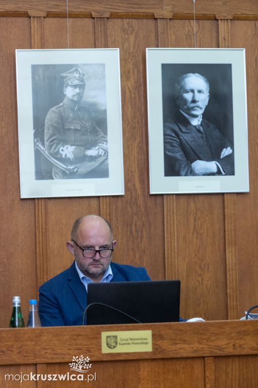 Sejmik województwa obradował w trybie hybrydowym. O czym dyskutowali radni? [ZDJĘCIA]