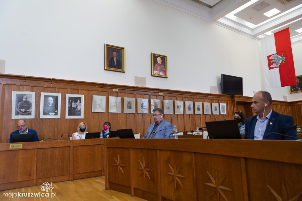 Sejmik województwa obradował w trybie hybrydowym. O czym dyskutowali radni? [ZDJĘCIA]