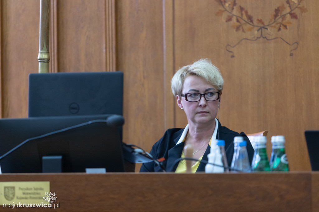 Sejmik województwa obradował w trybie hybrydowym. O czym dyskutowali radni? [ZDJĘCIA]