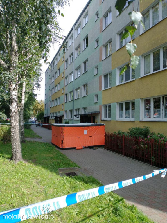 Lokator trudnił się tak zwanym zbieractwem, a śmieci i sprzęty wypełniały jego mieszkanie niemalże po brzegi!