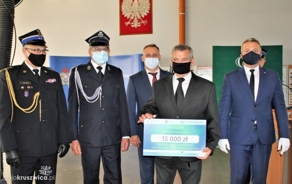 Strażacy otrzymali vouchery na zakup sprzętu oraz termomodernizację remiz strażackich [ZDJĘCIA]