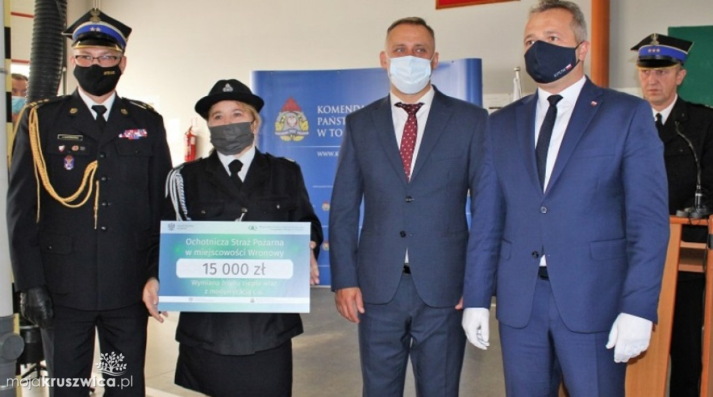 Strażacy otrzymali vouchery na zakup sprzętu oraz termomodernizację remiz strażackich [ZDJĘCIA]