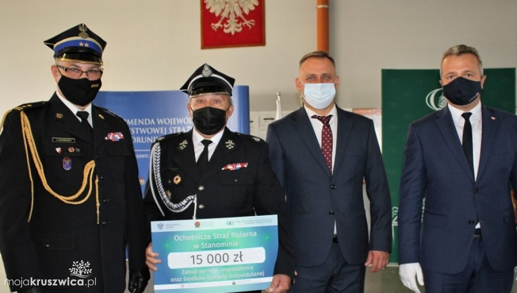 Strażacy otrzymali vouchery na zakup sprzętu oraz termomodernizację remiz strażackich [ZDJĘCIA]