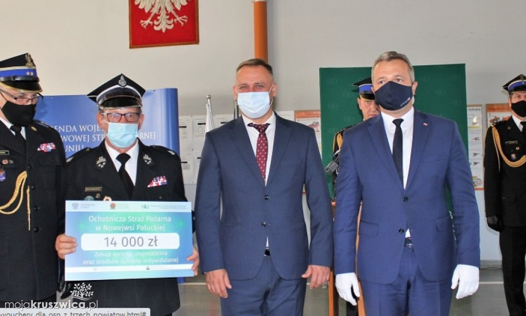 Strażacy otrzymali vouchery na zakup sprzętu oraz termomodernizację remiz strażackich [ZDJĘCIA]