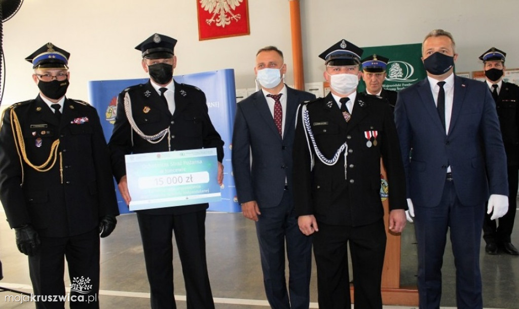 Strażacy otrzymali vouchery na zakup sprzętu oraz termomodernizację remiz strażackich [ZDJĘCIA]