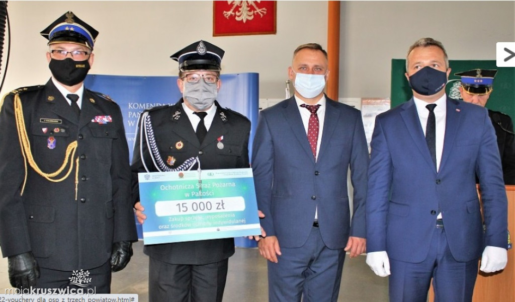 Strażacy otrzymali vouchery na zakup sprzętu oraz termomodernizację remiz strażackich [ZDJĘCIA]