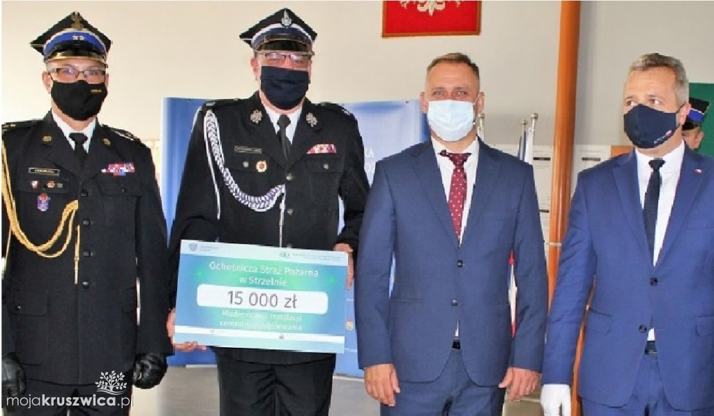 Strażacy otrzymali vouchery na zakup sprzętu oraz termomodernizację remiz strażackich [ZDJĘCIA]