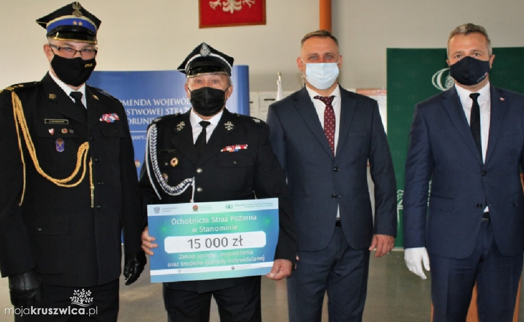 Strażacy otrzymali vouchery na zakup sprzętu oraz termomodernizację remiz strażackich [ZDJĘCIA]
